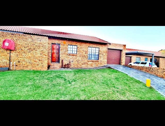 2 BEDROOM TOWNHOUSE FOR SALE IN KOOKRUS